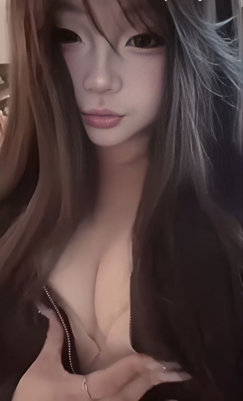抖音网红卷卷私密视频遭金主曝光其身着制服揉弄丰满乳房