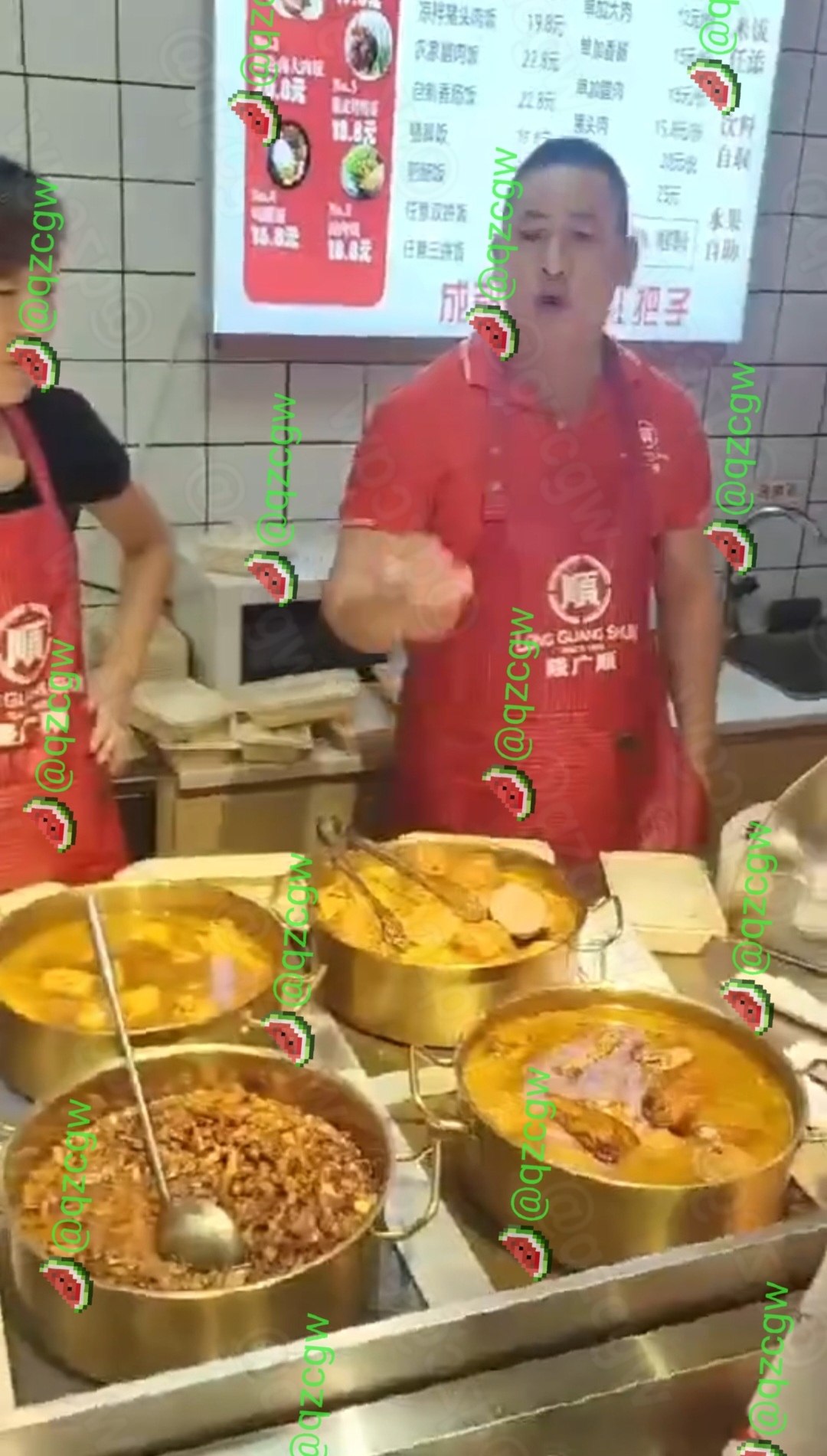 成都一餐饮店员与京东骑手因取餐纠纷引发肢体冲突并围殴骑手