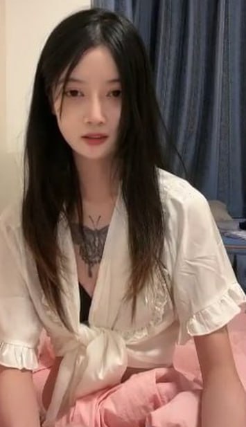 清纯纹身网红因直播私密性爱视频流出引发舆论关注
