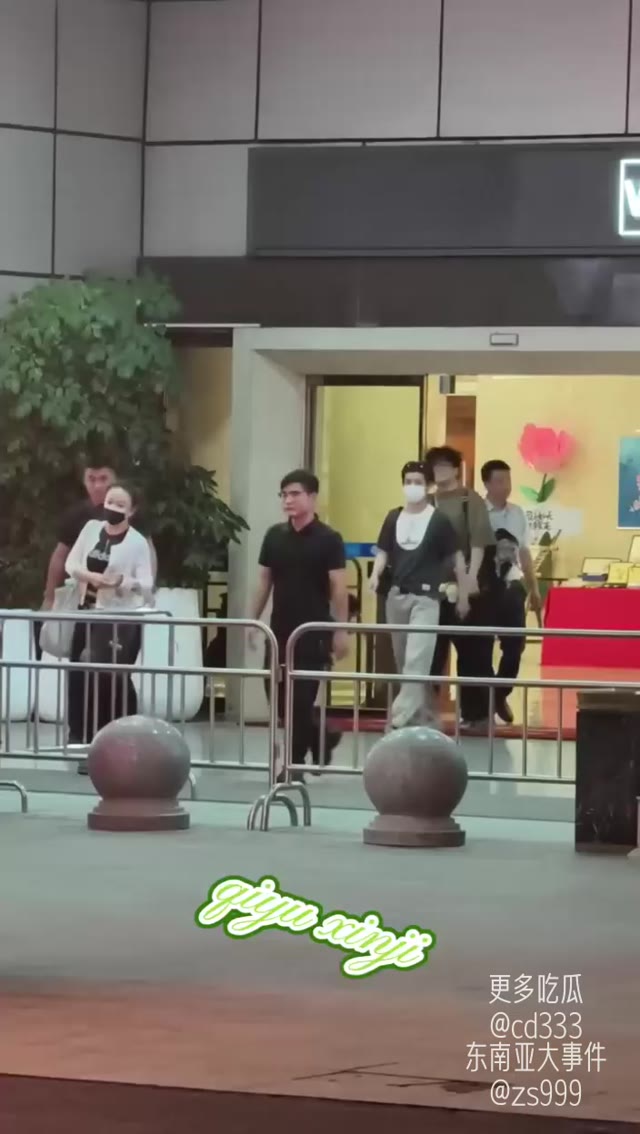 私生代拍通过非法抓拍明星丑照与街头私密瞬间牟利并精准收割粉丝群体