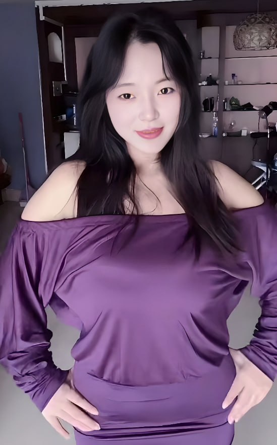 网红Tt濭发布定制福利视频身着开档黑丝进行骑乘表演