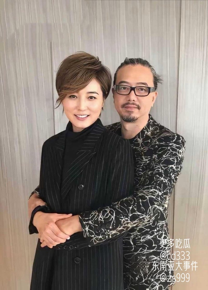 导演张锦程历经三次下跪求婚终成眷属却在女儿成年后与张延协议离婚