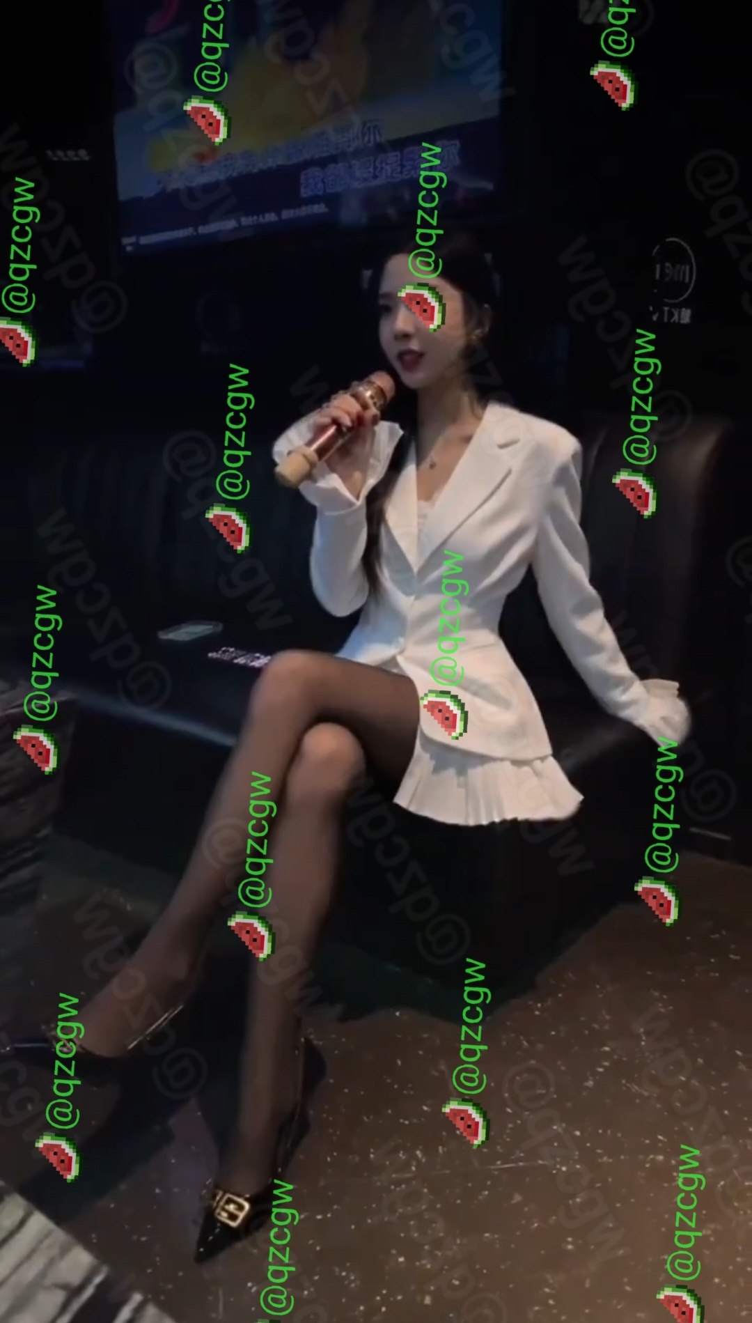 夜场KTV女孩白天睡觉晚上陪酒吐酒的真实生活状态被曝光