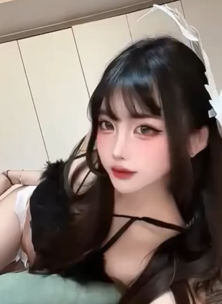 知名反差博主绘美野泽尻为讨好金主在私密视频中展示极度淫乱性爱