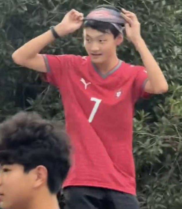 时代峰峻版权纠纷引发线下肢体冲突警方介入处置现场混乱局面