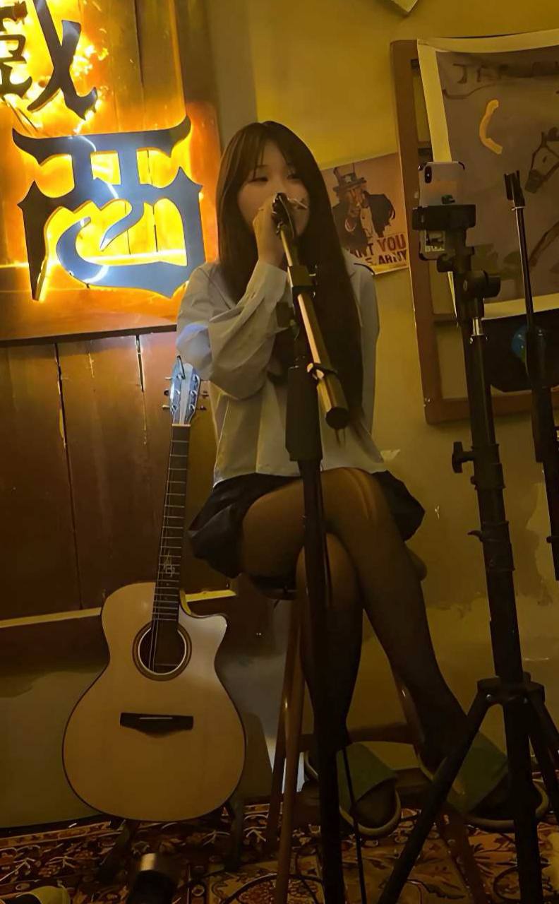 人气博主古河君邀约多名纹身双马尾精神小妹进行高强度私拍记录