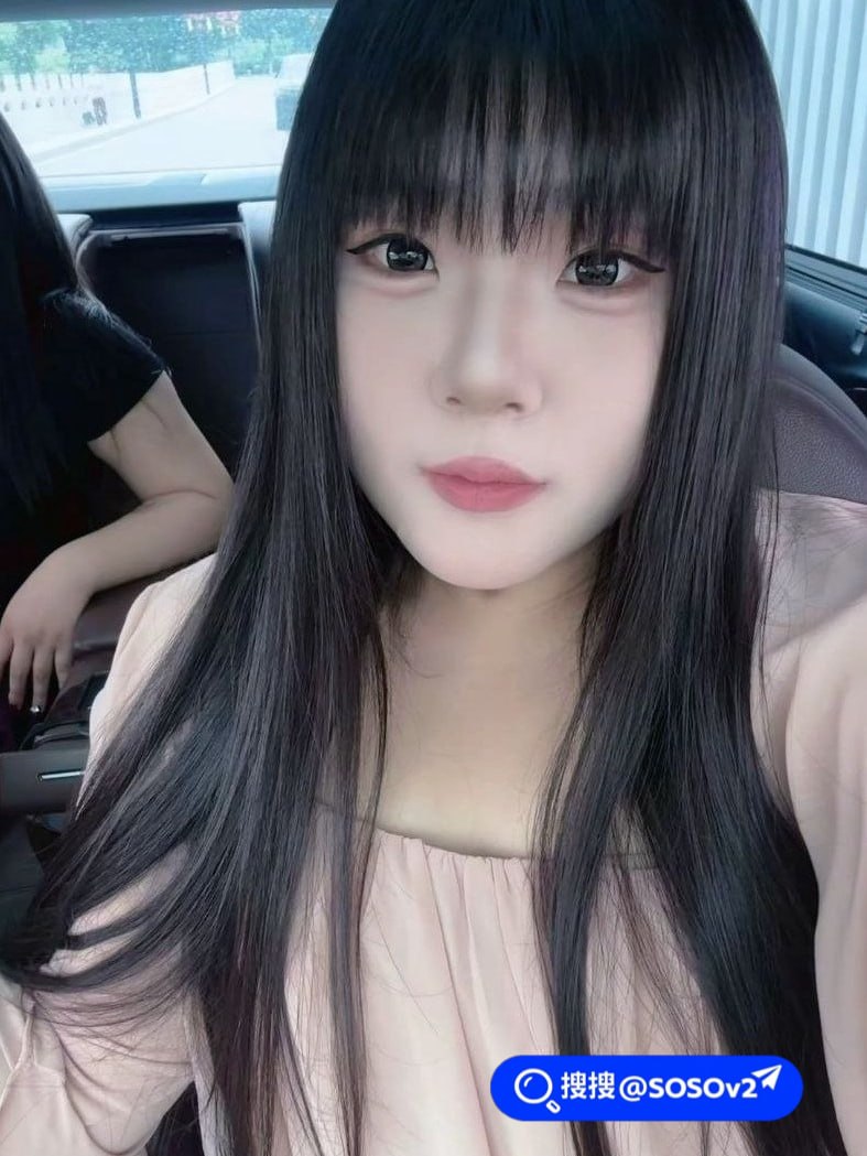 湖南衡阳微胖女子郑时涵身着紫色蕾丝内衣与男友进行激情缠绵