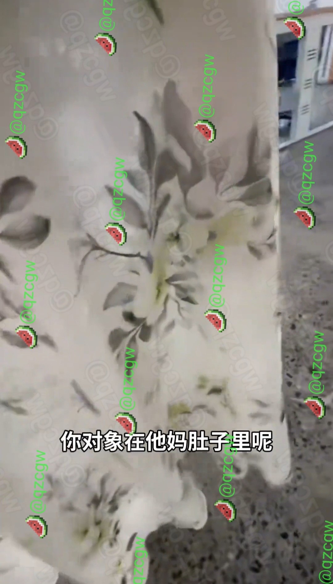 31岁无业肥胖女子怒怼婚介所质疑交费规则遭红娘当众羞辱