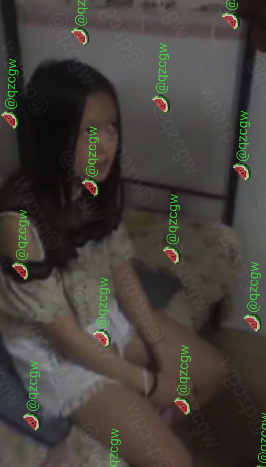 街头徘徊的年轻女子在特定区域被警方当场查获并带回派出所问话