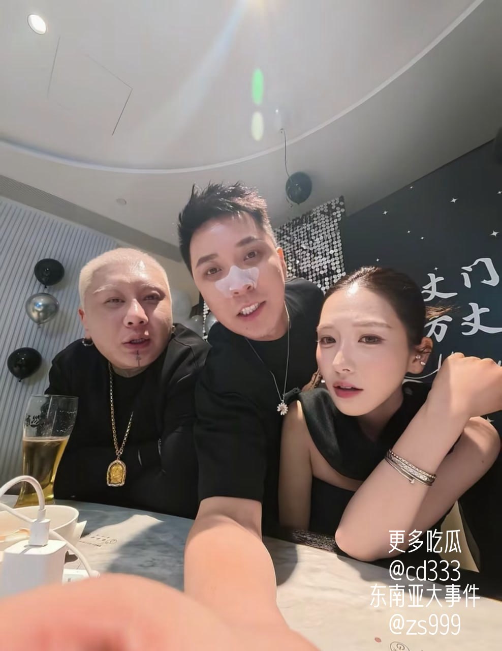 千万粉丝网红方丈直播承认婚内出轨多名对象并直言还没玩够