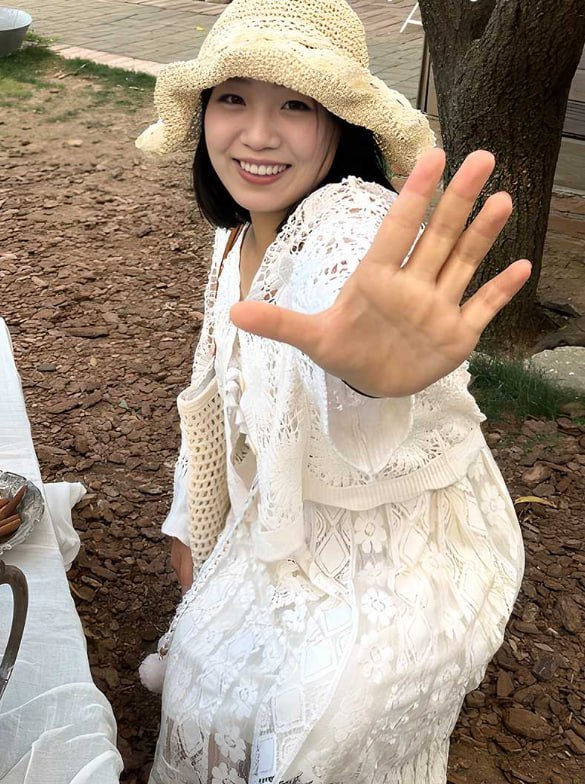 青岛少妇徐雯瑶与丈夫拍摄私密视频涉及黑丝骑乘及多场景性爱细节