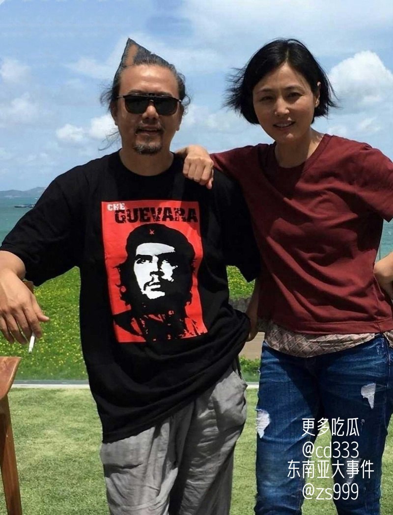 导演张锦程历经三次下跪求婚终成眷属却在女儿成年后与张延协议离婚