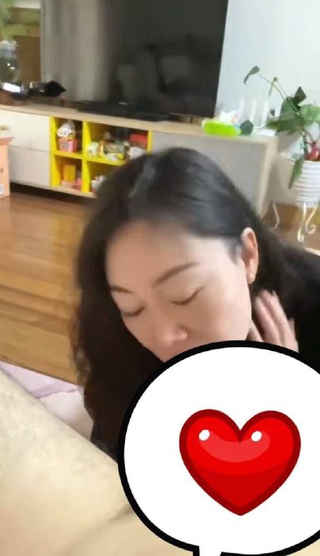 自媒体利用AI换脸技术编造公职人员篮阿姨私密视频引发名誉危机