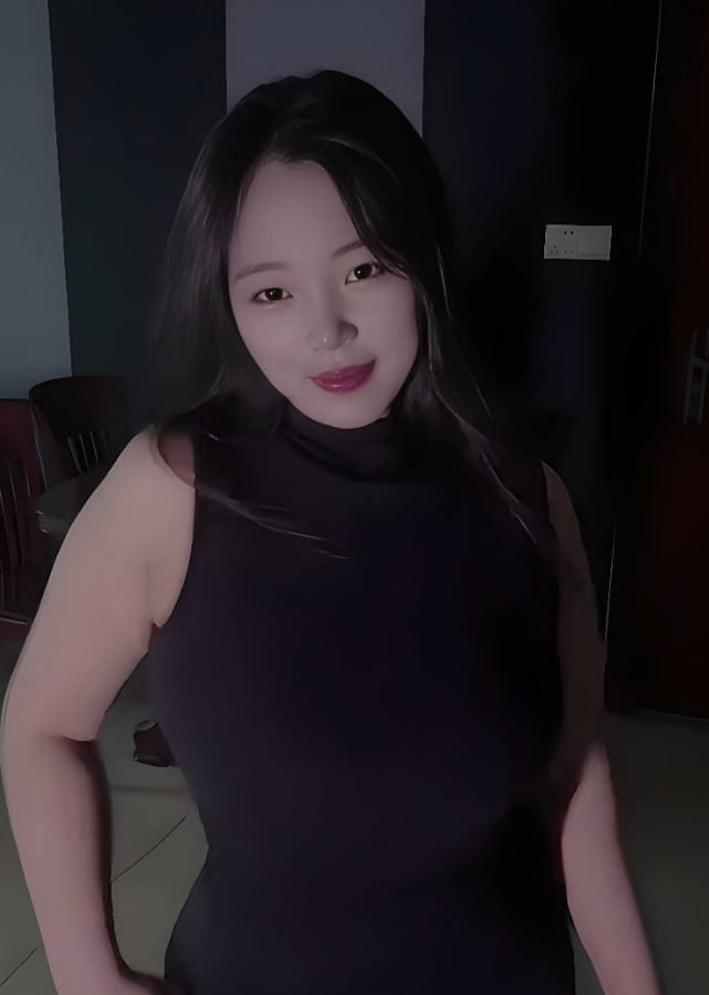 网红Tt濭发布定制福利视频身着开档黑丝进行骑乘表演