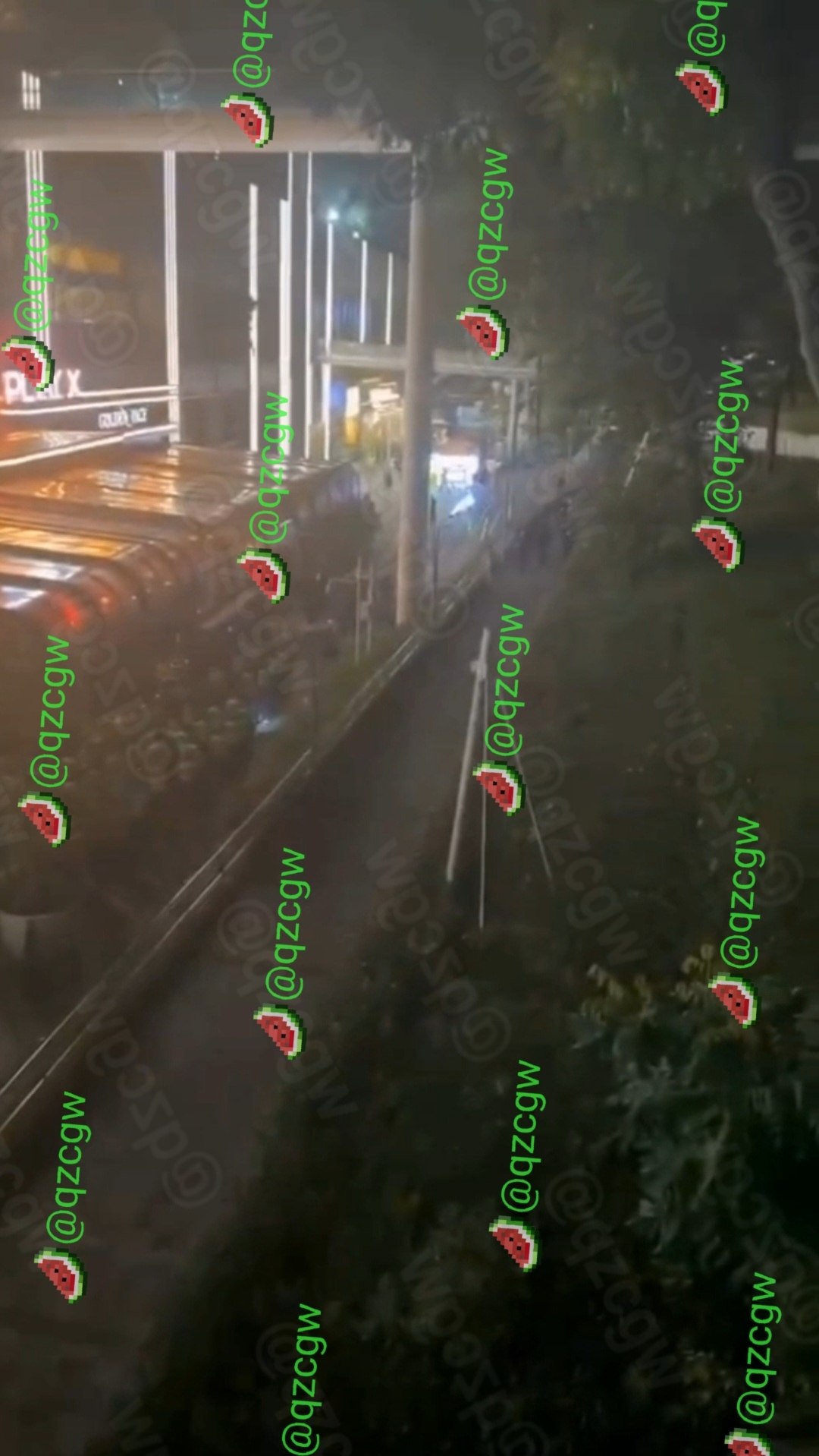深圳知名夜店PlayX突遭大规模警力突击检查并对部分顾客进行验尿查毒