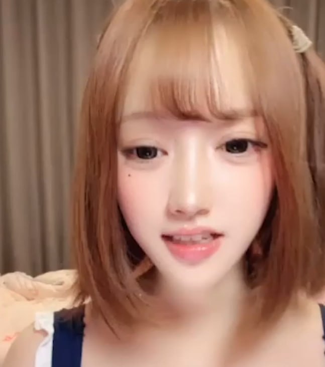 抖音校花级网红性感小兔因直播全裸热舞被曝光引发关注