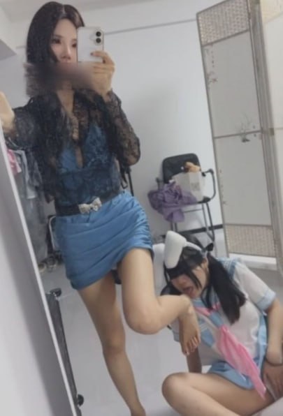 每日大赛 蕾丝女王通过言语羞辱与足部调教令素人嫩妹瘫软在地