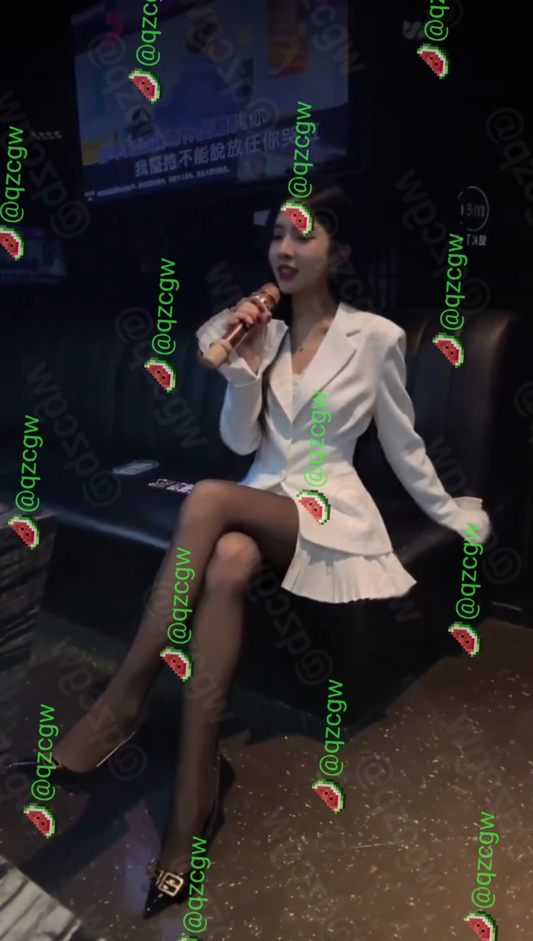 夜场KTV女孩白天睡觉晚上陪酒吐酒的真实生活状态被曝光