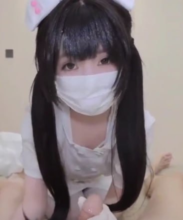 每日大赛 一名身着护士制服的双马尾嫩妹在情趣演绎中沦为泄欲工具