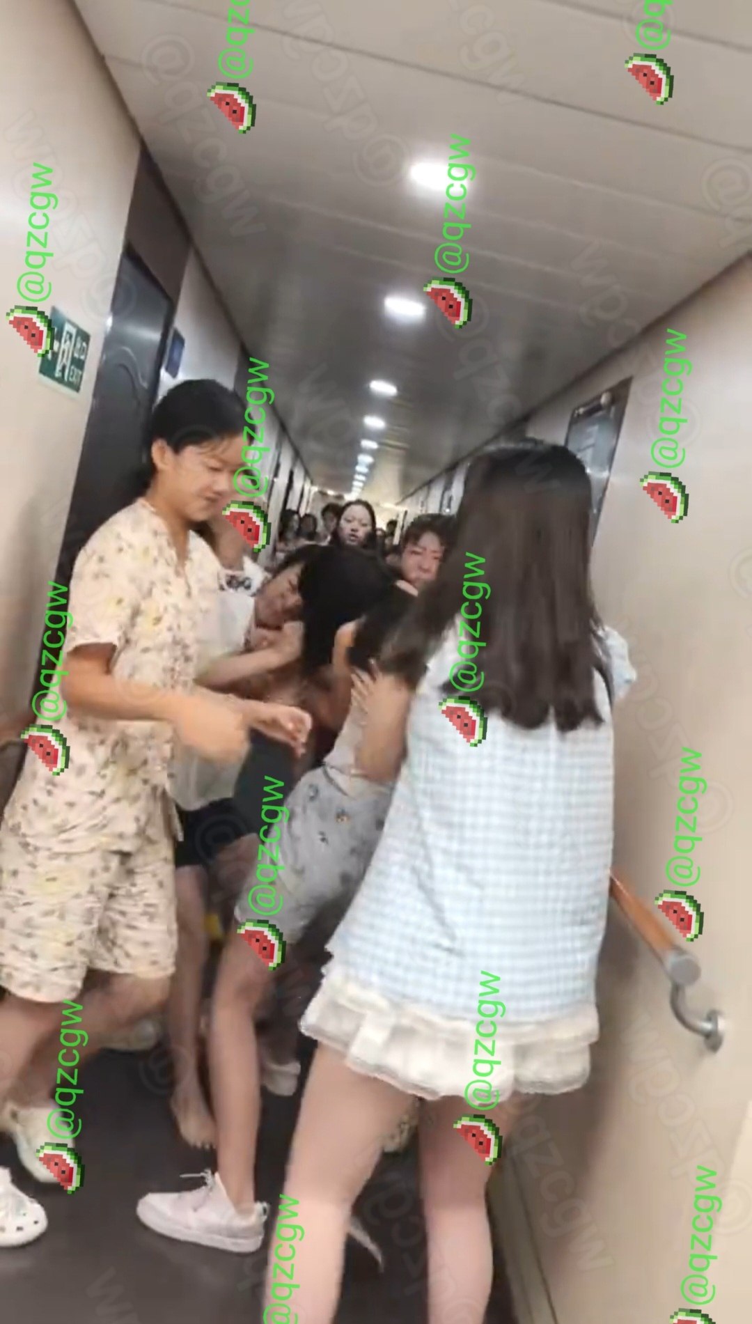 威海至首尔跨国轮船发生激烈肢体冲突多名中国女性当众群殴吓坏韩国乘客