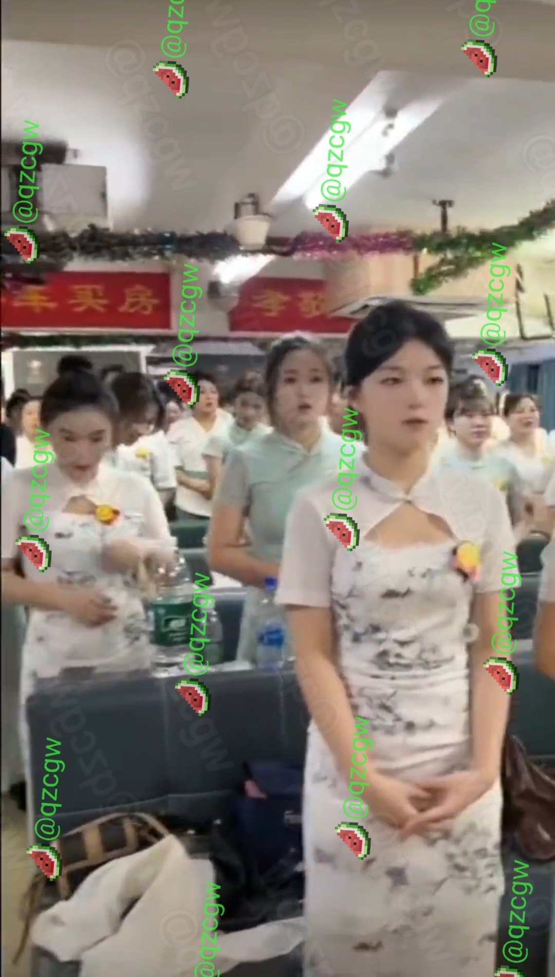 某足疗店技师内部培训视频流出展示旗袍制服集体集合场面