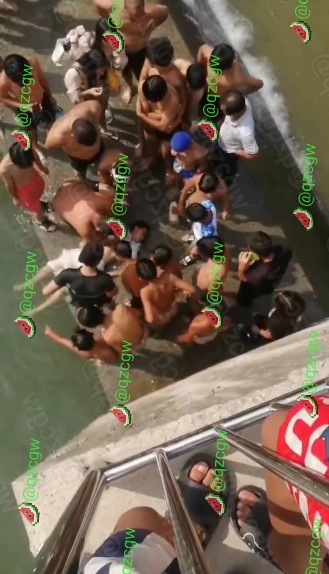 广西贺州富川一幼童在水域玩耍时突发溺水被路人紧急营救