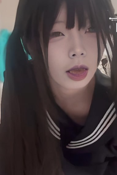 双马尾素人少女身着水手服与白丝居家拍摄自慰视频引发网络流传