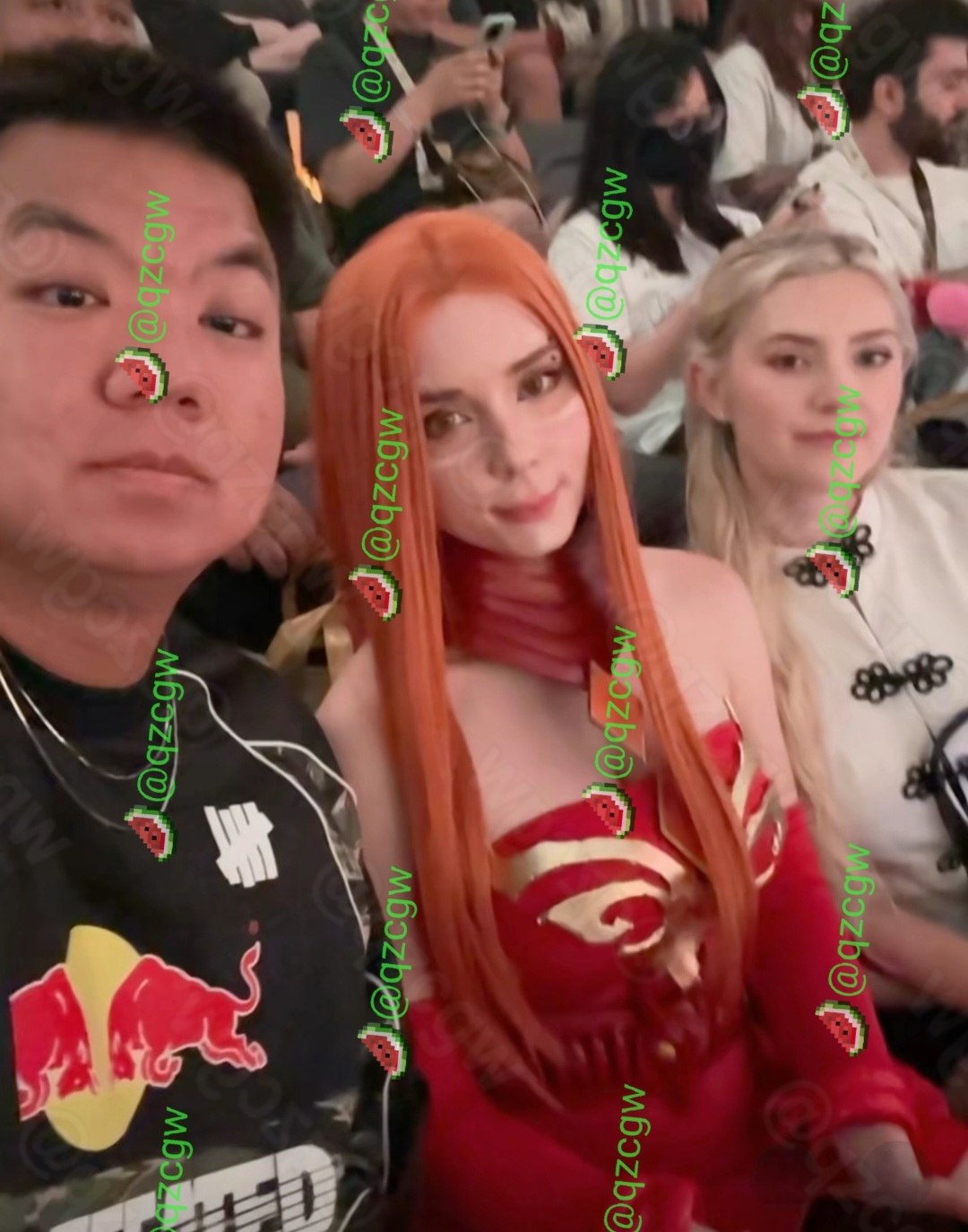 俄罗斯网红伊娃与甜狐现身上海DOTA2赛事引发电竞圈关注