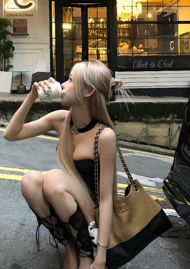 北京高颜值留学生馨子因缺钱沦为金主玩物性爱视频被曝光