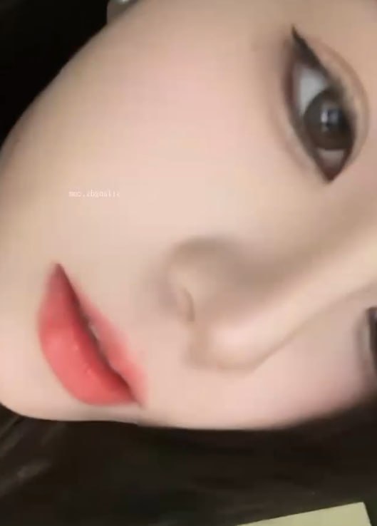 抖音网红可可baby直播展示纹身玉体并进行露骨自慰行为