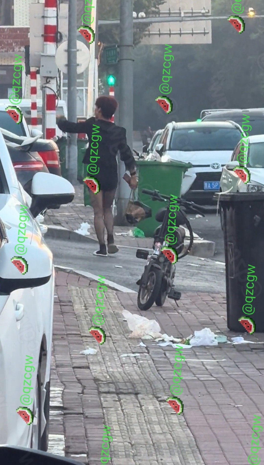 河南网红豆条福身着黑丝高跟在黑龙江街头热舞被封极品老公
