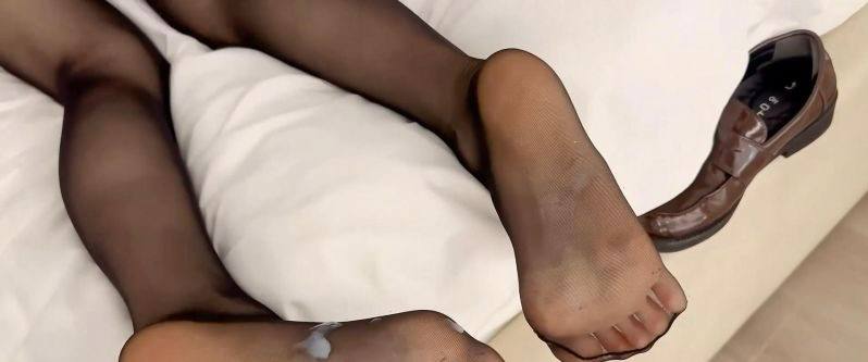 网红福利姬白虎喵发布多套二次元Cosplay视频并流出高尺度女仆私密内容