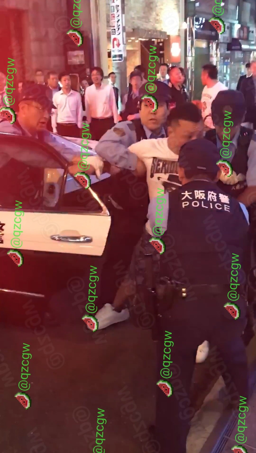 疑似关东连合成员大阪街头遭警方强行逮捕并激烈反抗
