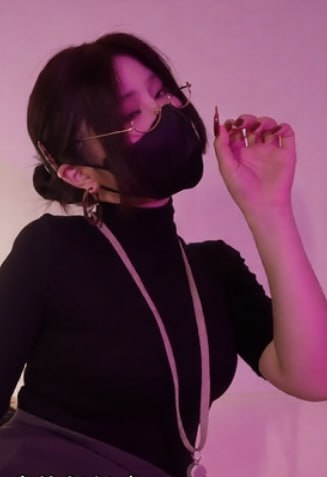 台湾知名网黄台北娜娜发布系列重口视频挑战控精与母子调教题材