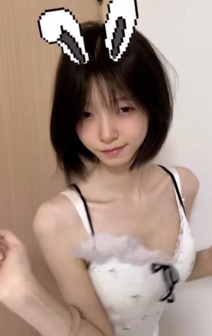 抖音五十万粉丝网红铃因男厕露脸性爱视频流出被曝曾是福利姬