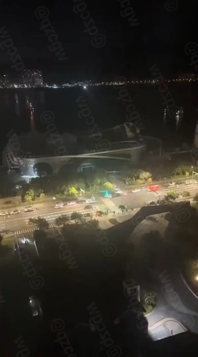 温州瓯江路码头明珠七号游轮深夜突发严重侧翻险酿惨剧