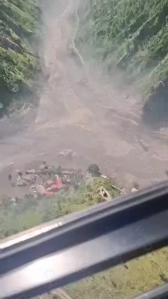 西藏吉隆口岸突遭泥石流瞬间吞没建筑导致重大人员伤亡与失联
