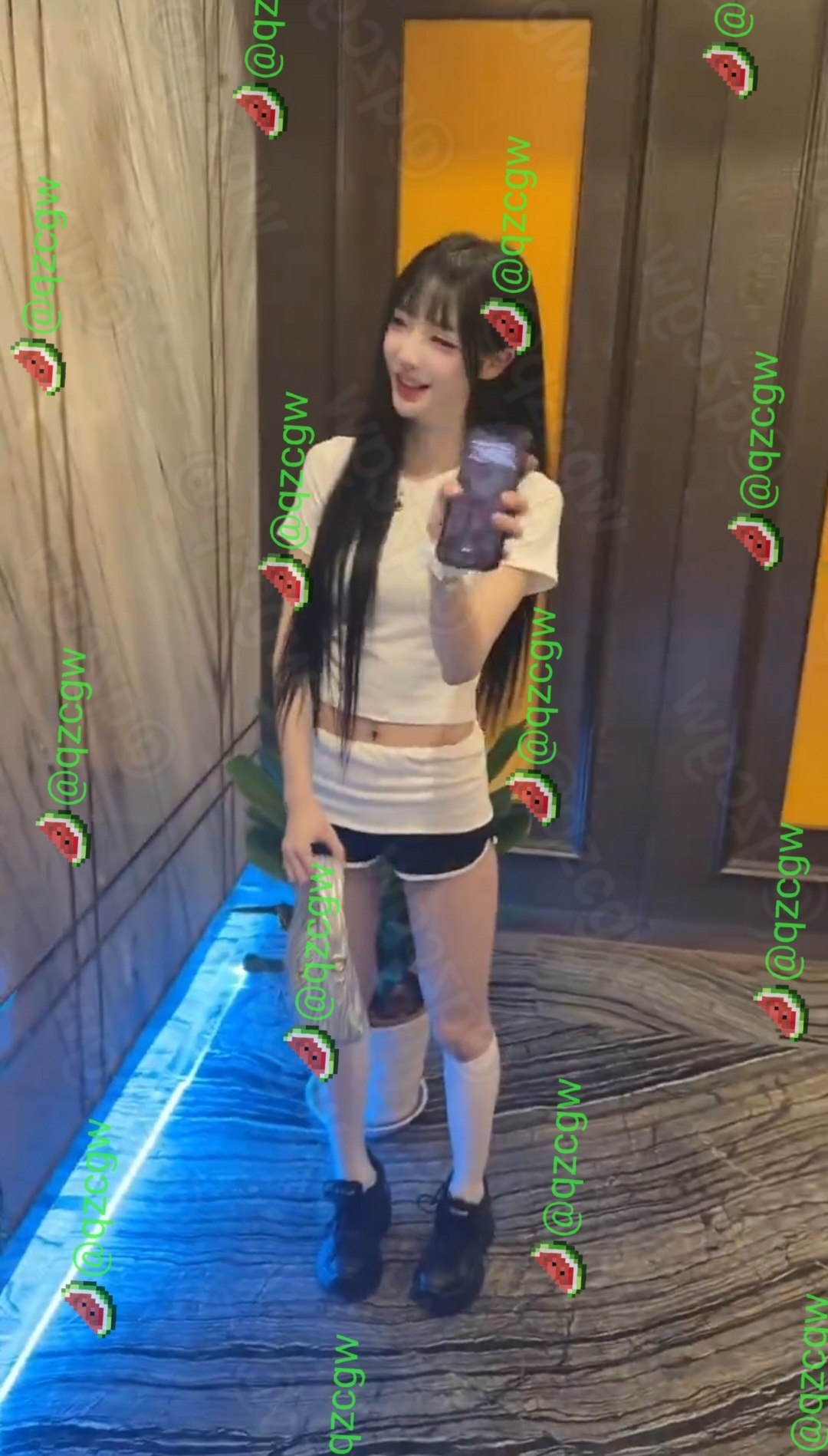 高端会员制会所揭秘顶级美女圈层与普通网红的审美鸿沟