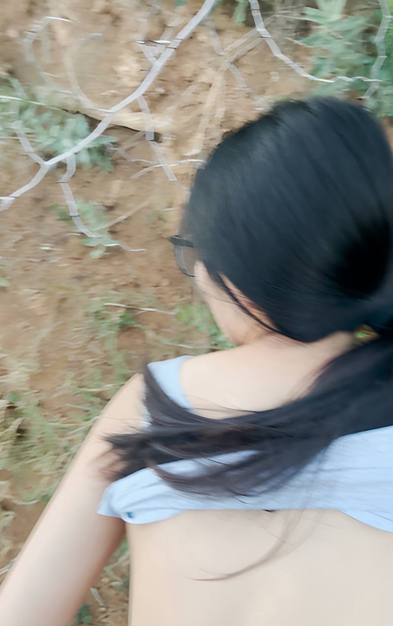 眼镜妹小黎与男友郊外私拍视频遭泄露包含户外性爱细节